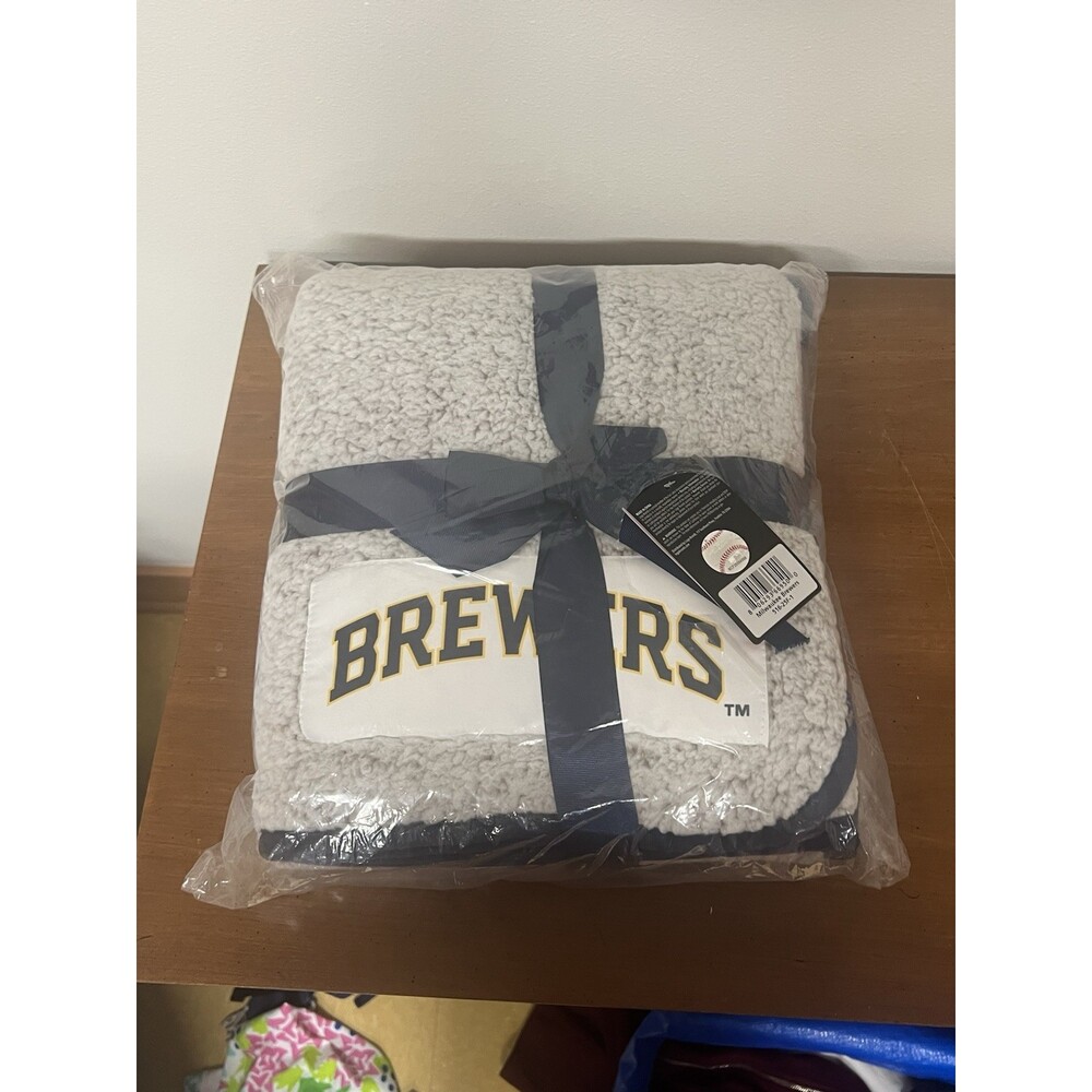 Milwaukee Brewers 50" x 60" Frosty Fleece Team Blanket NEW!